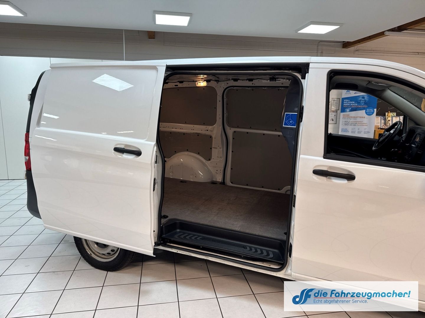 Fahrzeugabbildung Mercedes-Benz Vito Kasten 114 CDI FWD lang AHK Navi DAB SHZ R