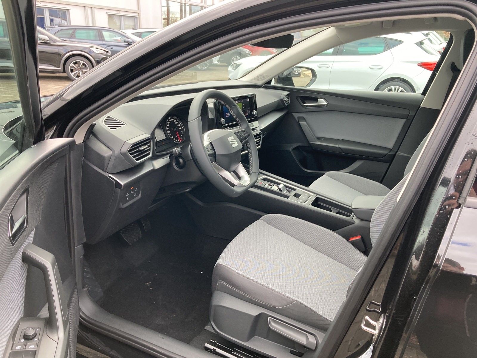 SEAT Leon Style Edition 1.0 eTSI DSG 81kW/110 PS - Image 7
