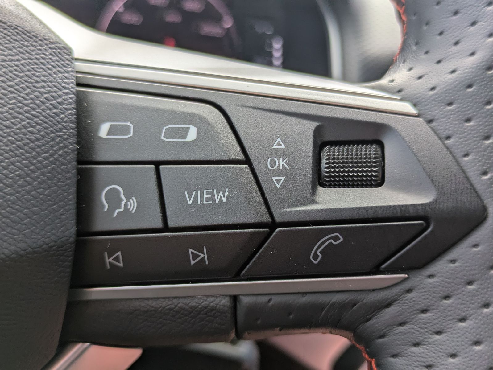 Fahrzeugabbildung SEAT Arona 1.0 TSI FR DSG AHK*ACC*LED*APP*DAB*KAMERA