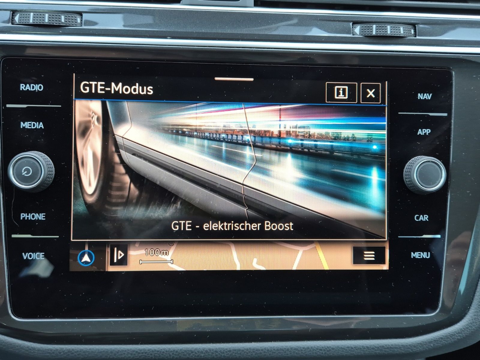 Fahrzeugabbildung Volkswagen Tiguan eHybrid Life DSG Matrix AHK Navi AID ACC