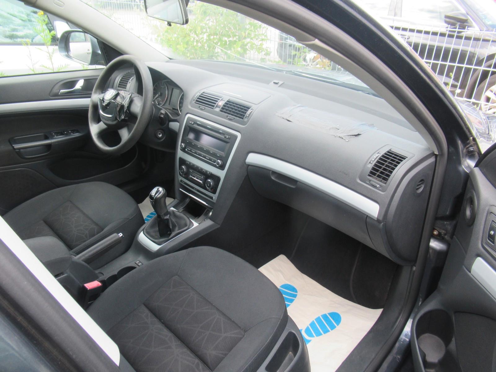 Skoda Octavia 2011 — photo 16