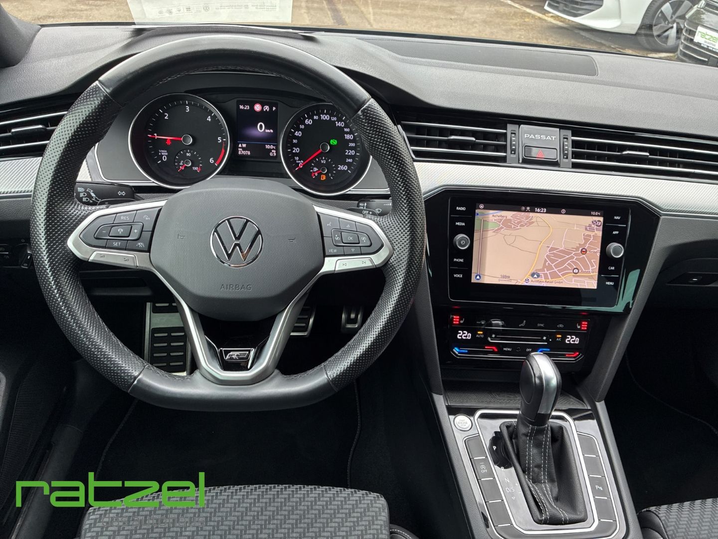 Fahrzeugabbildung Volkswagen Passat Variant Business 2.0 TDI DSG R-Line Navi
