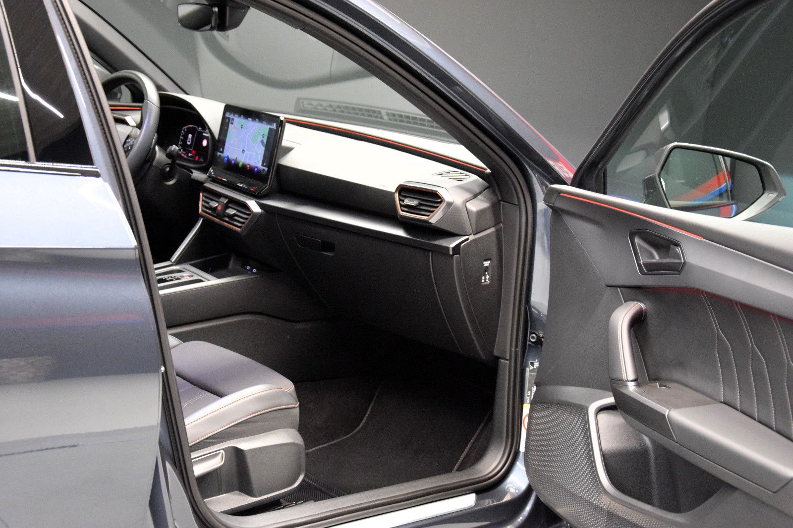 Fahrzeugabbildung CUPRA Leon VZ Pano ACC Schale Kamera 19"