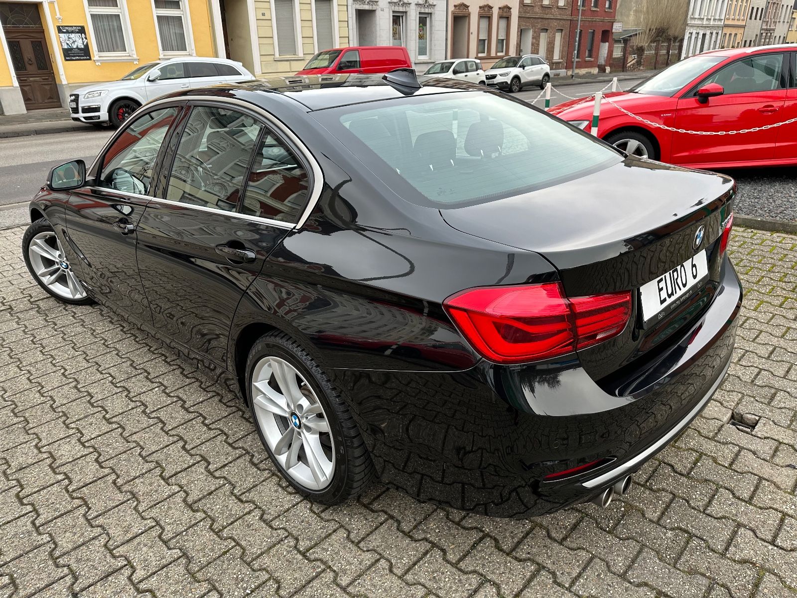Fahrzeugabbildung BMW 330 Baureihe 3 Lim. 330i Luxury Line Purity LED