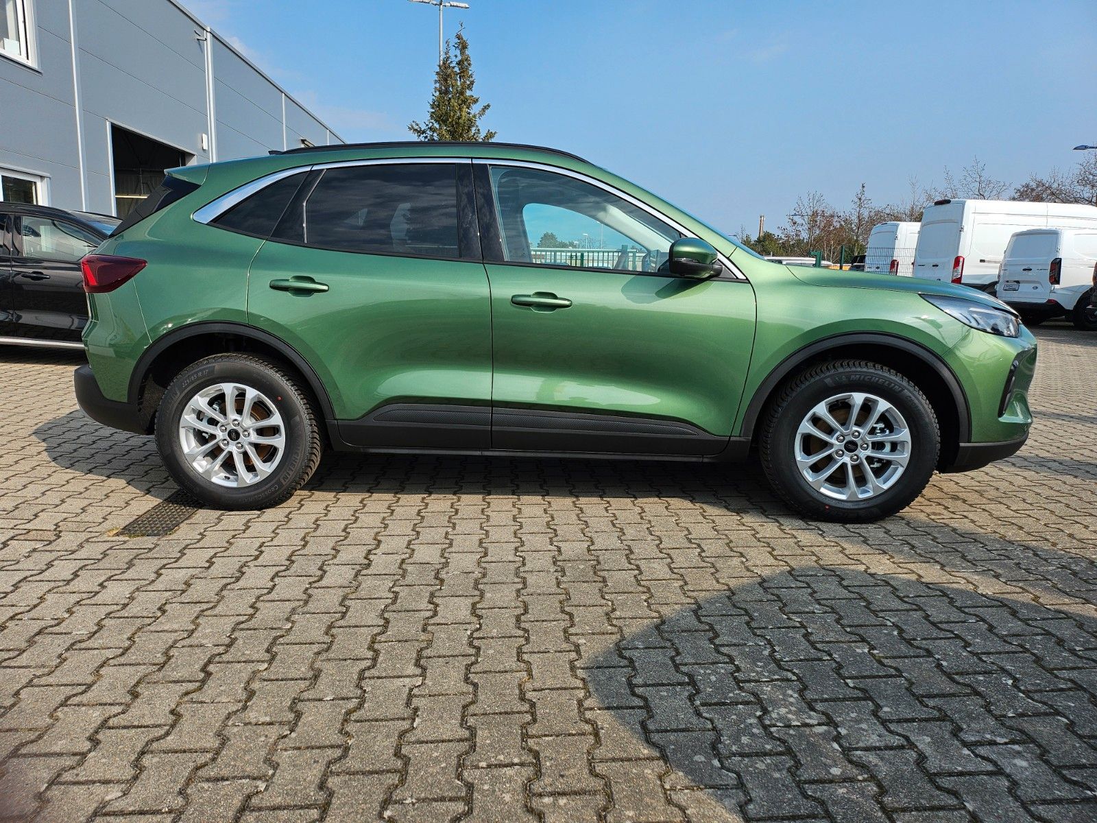 Fahrzeugabbildung Ford Kuga Hybrid Titanium