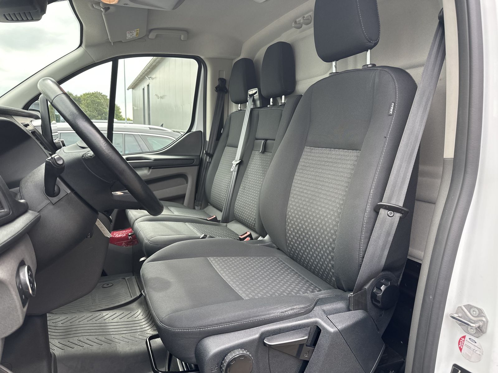 Fahrzeugabbildung Ford Transit Custom 300 L2H1 NAV+KLIMA+PDC+SHZ