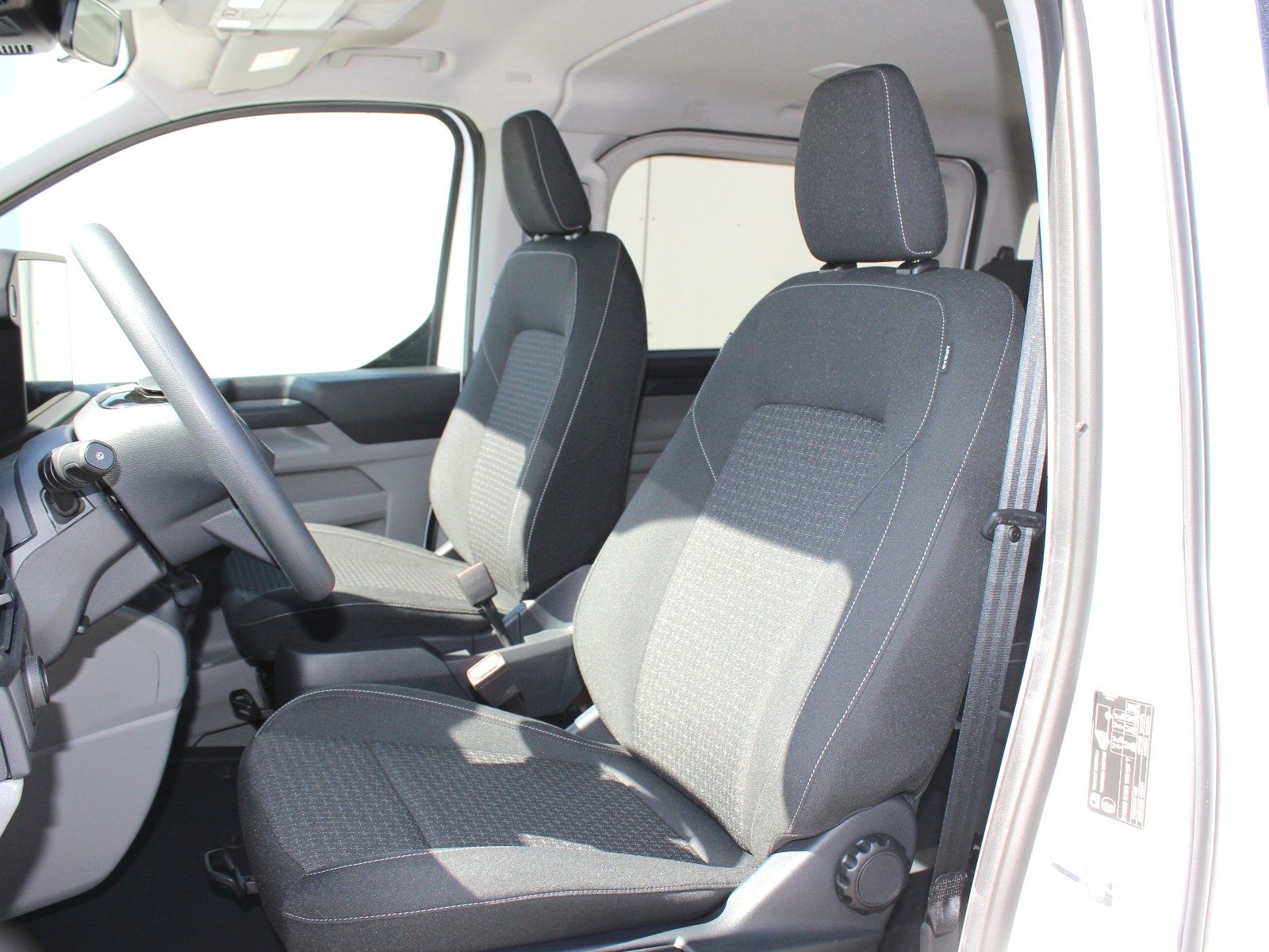 Fahrzeugabbildung Ford Transit Custom 320 L1 FWD Trend