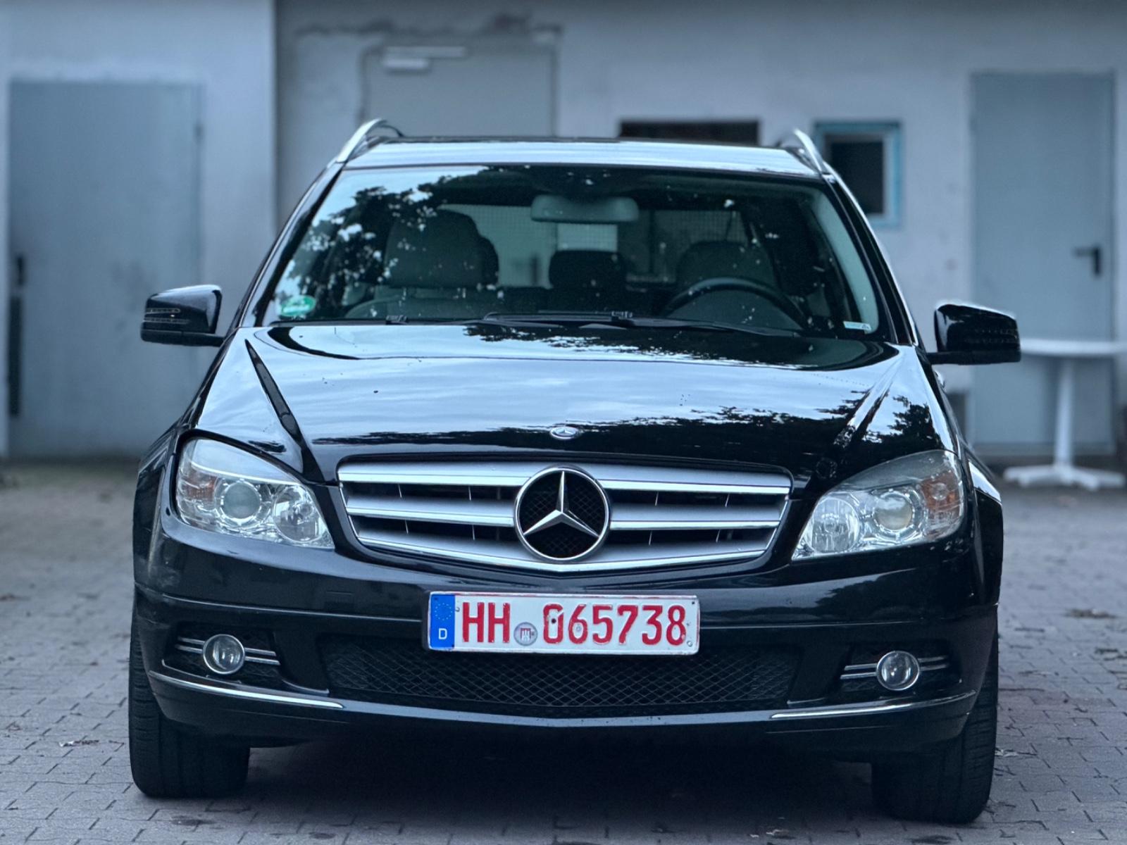 Mercedes-Benz C180 2009 — interior
