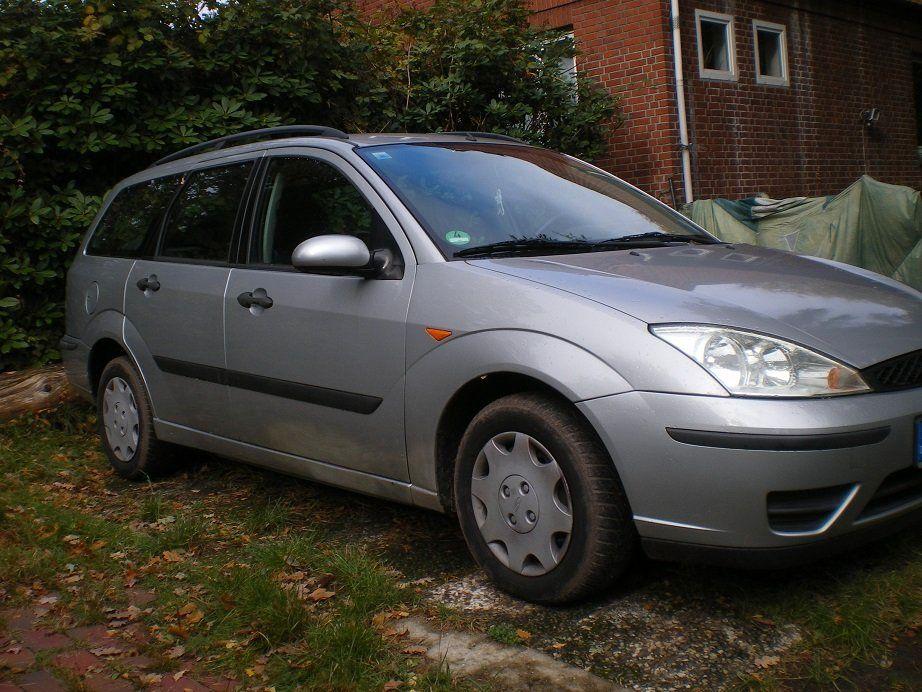 Ford Focus 2004 — rear view