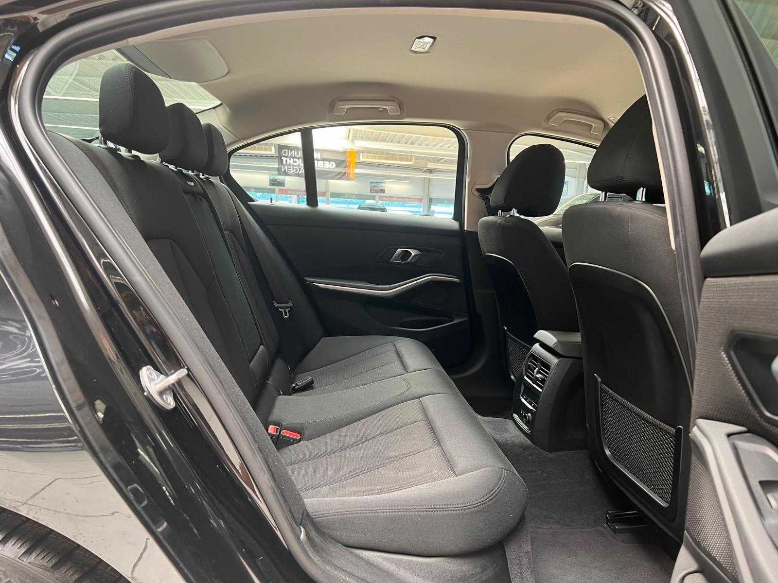 BMW 330 i Advantage Automatik /NAVI/SHZ/MULTI/TOP