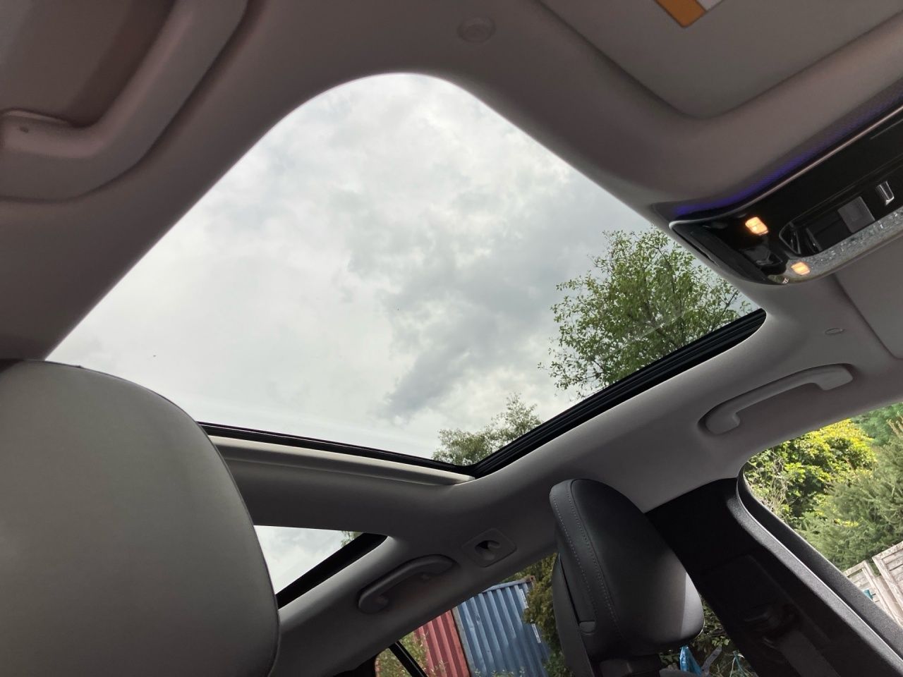 Fahrzeugabbildung Mercedes-Benz C 180 T AMG+NIGHT+PANO+AHK+LENKRADHEIZ+AMBIENTE+