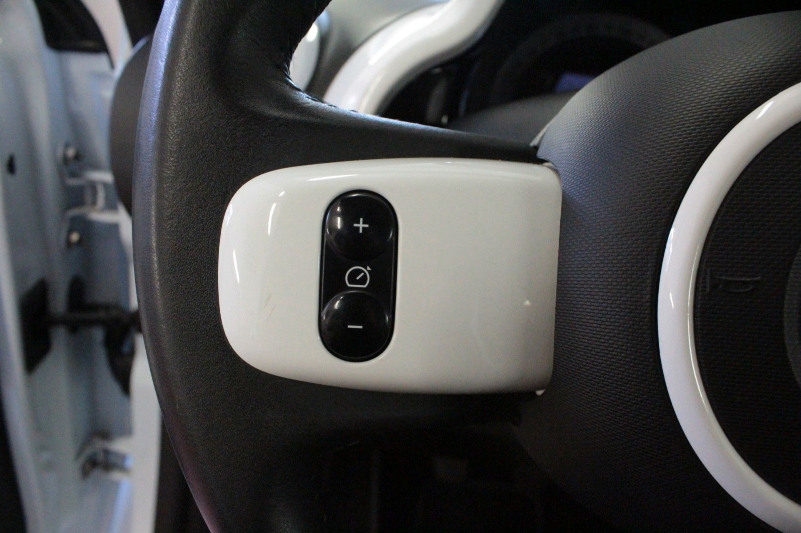 Fahrzeugabbildung Renault Twingo SCe65 Intens*Easy Link*Faltdach*