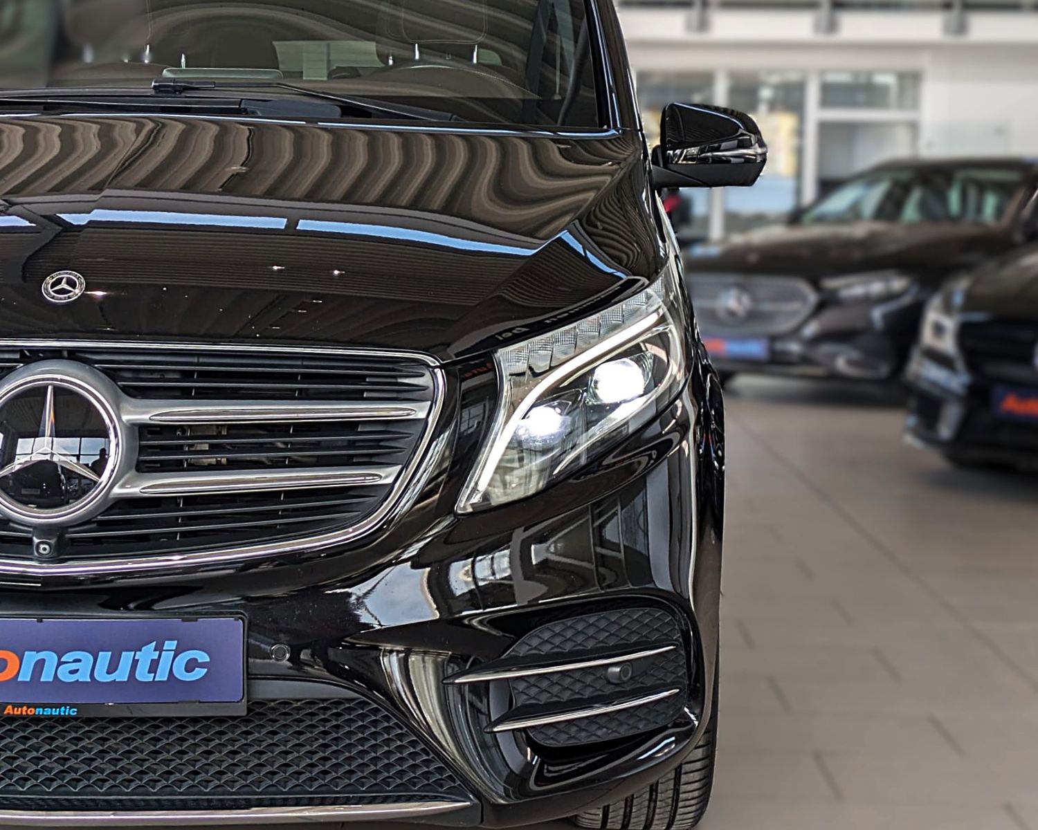 Fahrzeugabbildung Mercedes-Benz V 250d AMG 4M LANG 6 SITZE VIP SHUTTLE MEGAVOLL!