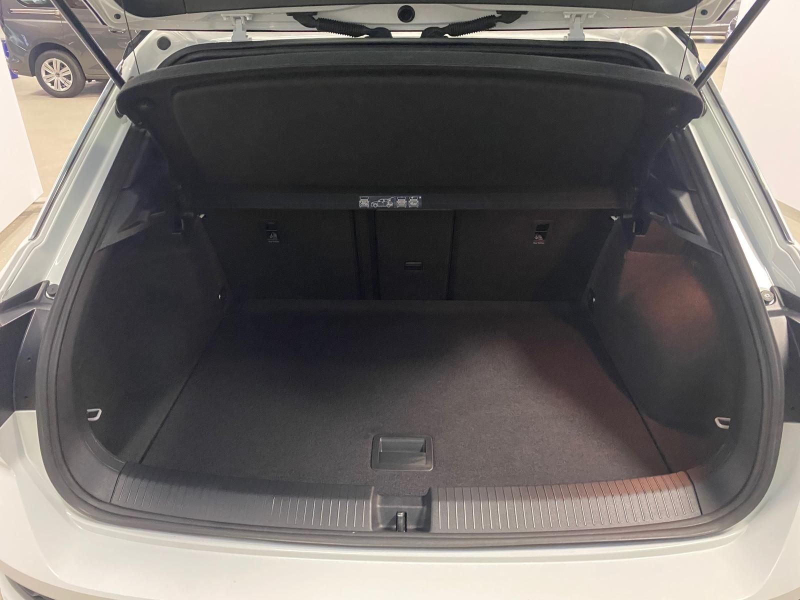 Fahrzeugabbildung Volkswagen T-Roc 1.5 16V TSI Sport R-Line+PDC+ALU+LED