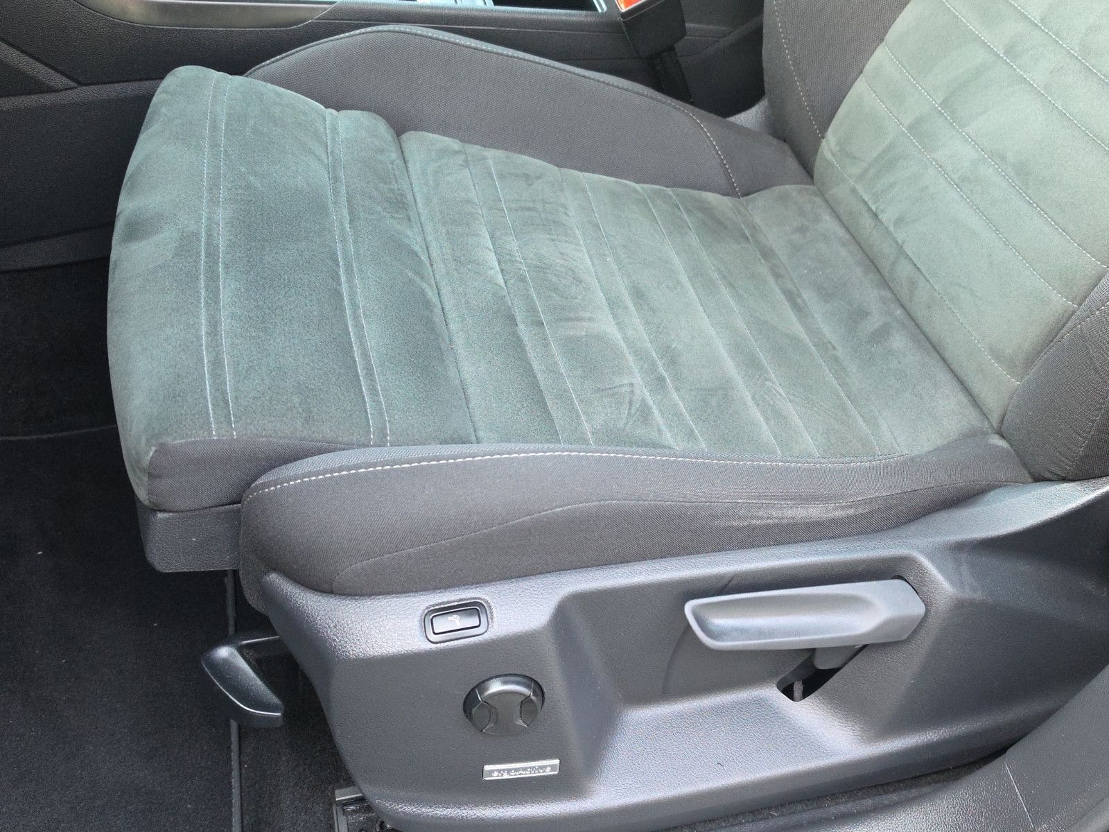 Fahrzeugabbildung Volkswagen Touran Highline BMT/Start-Stop AUTOMATIK 1.Hand