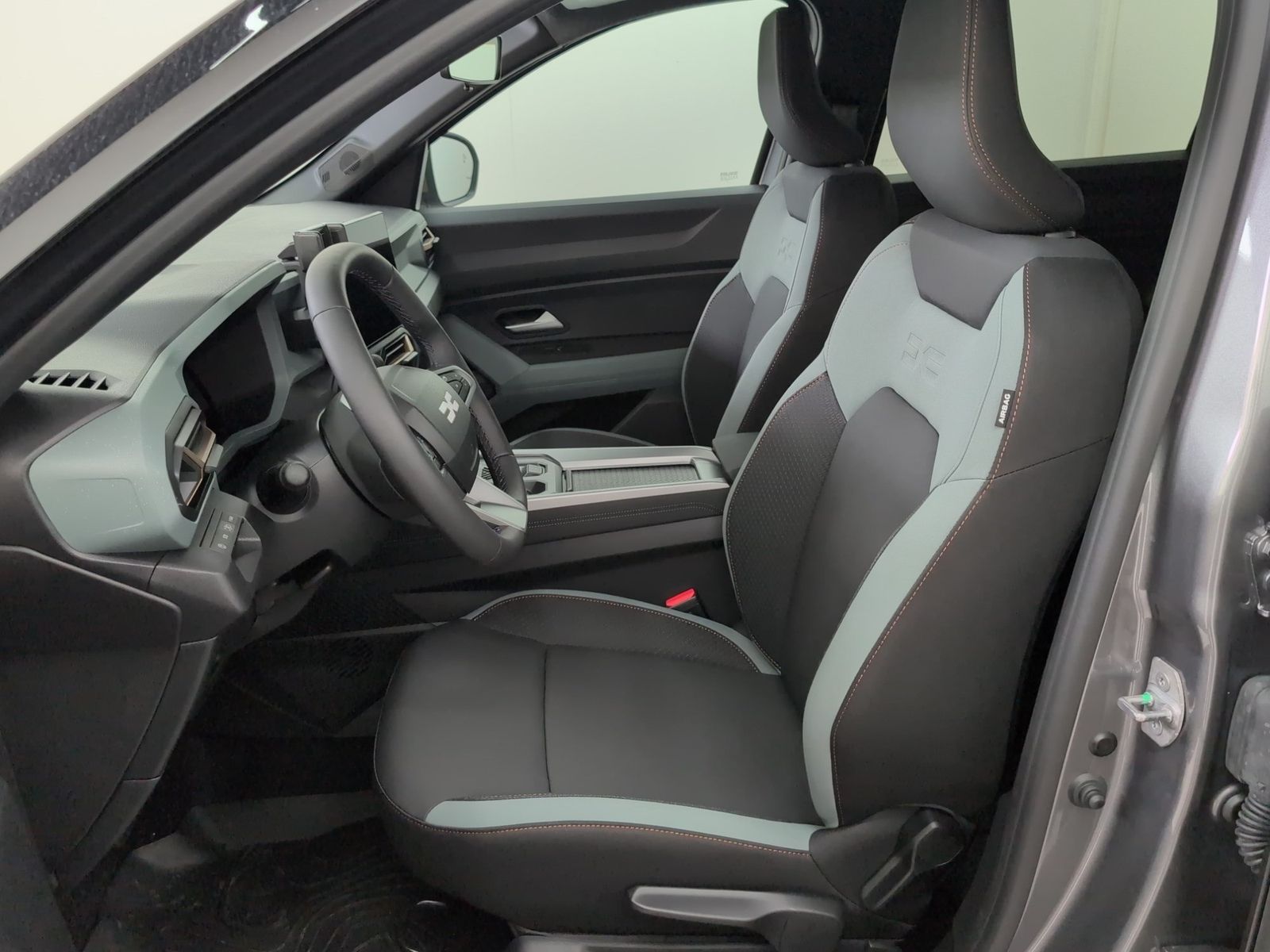 DACIA Bigster Extreme Hybrid 155 Zweifarblackierung – Bild 9