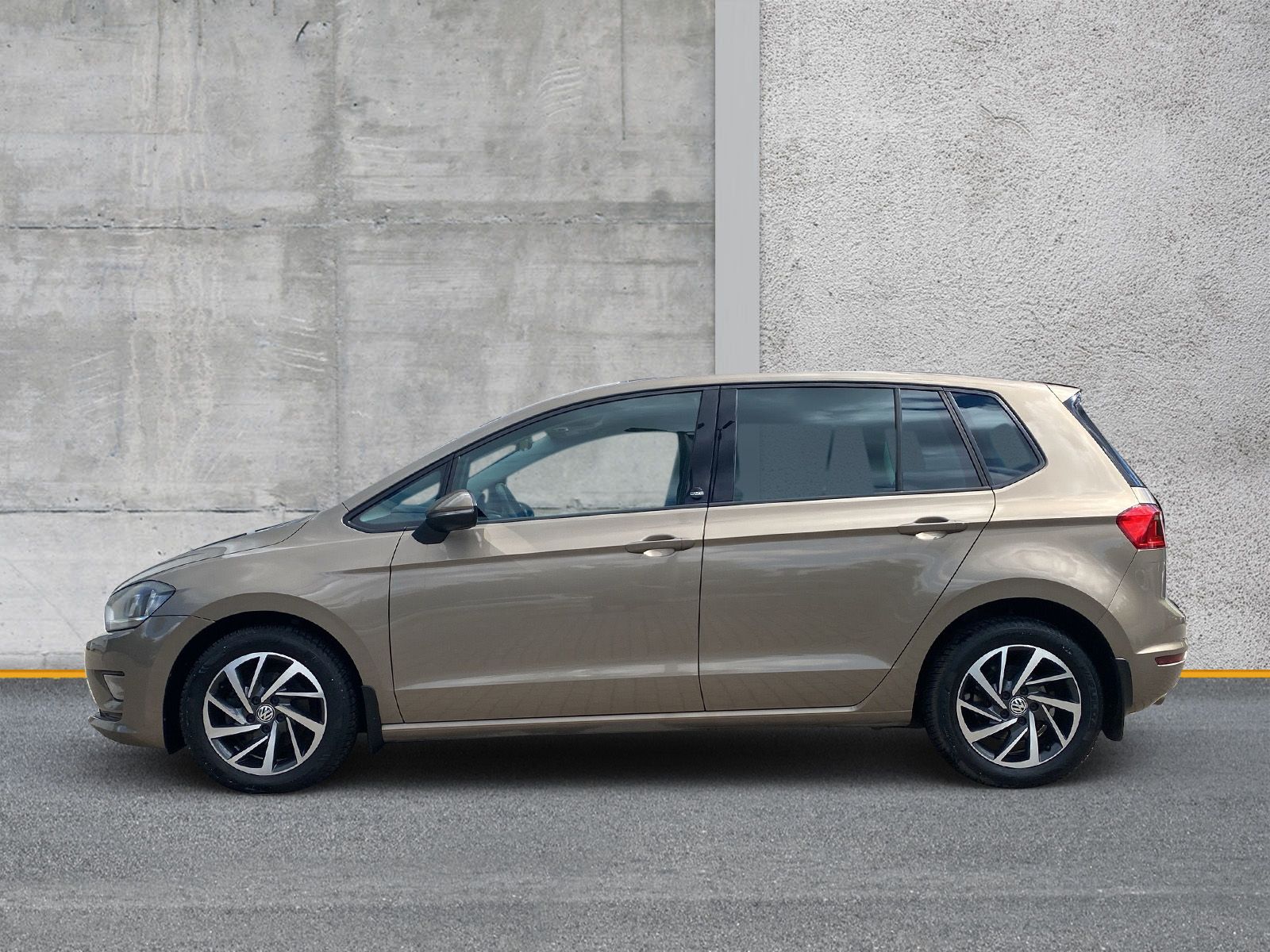 Fahrzeugabbildung Volkswagen Golf Sportsvan 1.2 TSI DSG Sound KAMERA APP BLIN