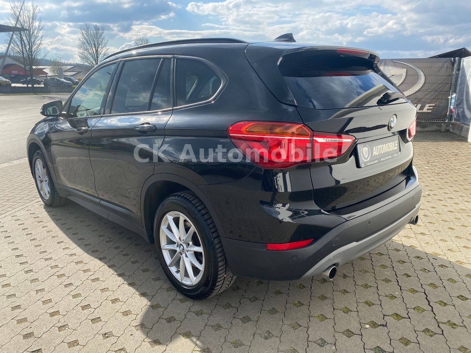 Fahrzeugabbildung BMW X1 xDrive 20d Advantage Autom./Navi/Pano/LED/PDC