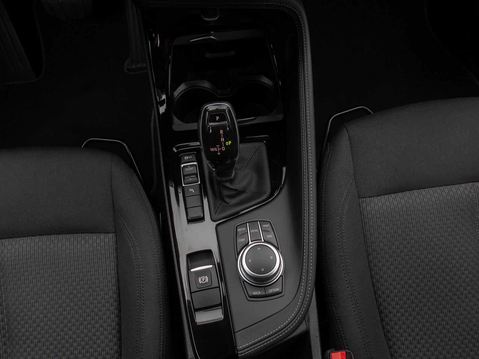 Fahrzeugabbildung BMW X2 sD20i HUD DAB Navi+Parkassist DrivAssis Alarm