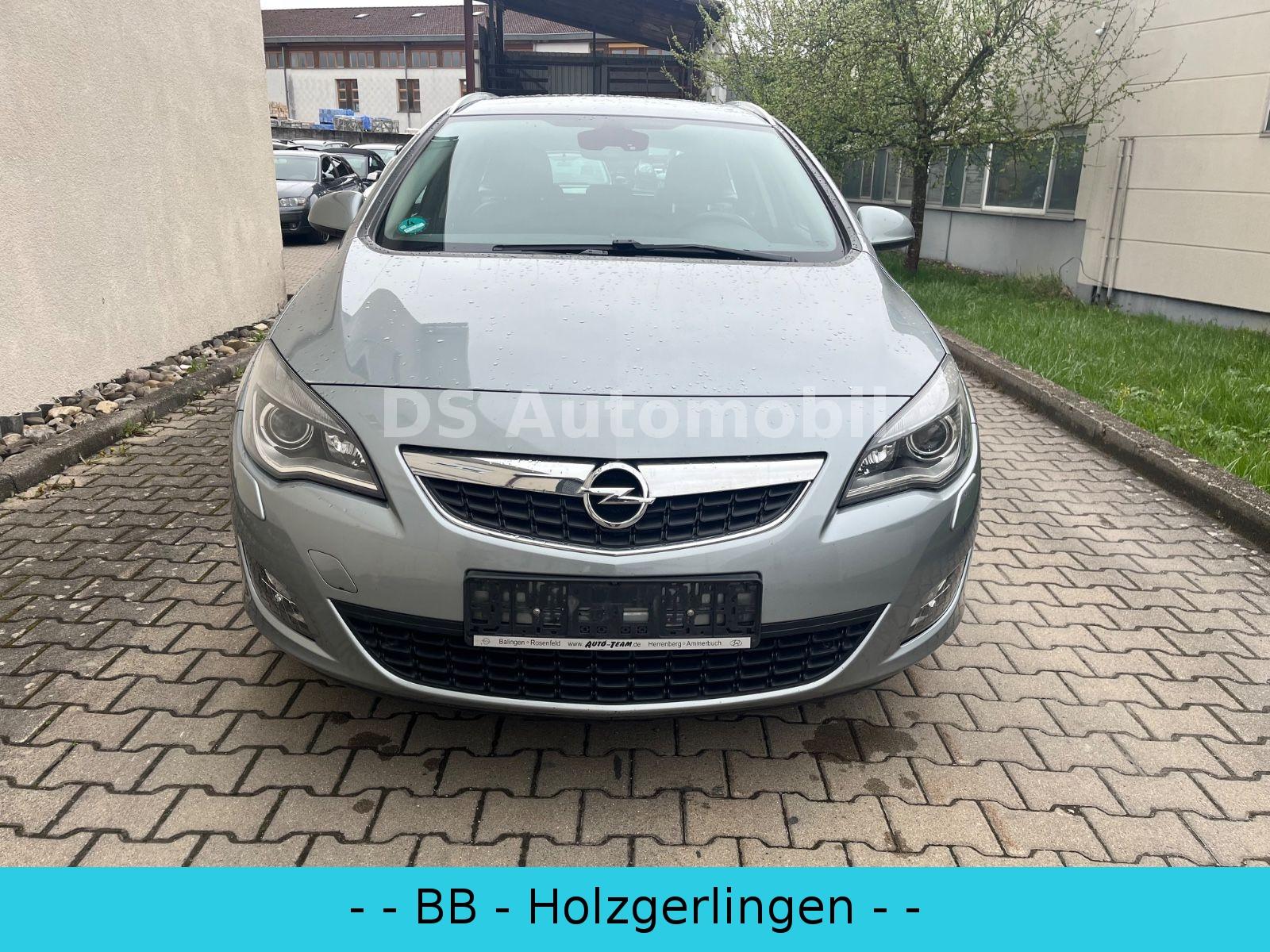 Opel Astra J Sports Tourer Innovation Heckschaden
