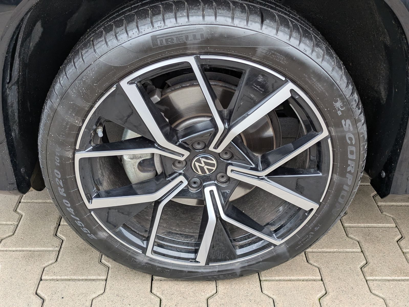 Fahrzeugabbildung Volkswagen Tayron 2.0 TDI 4M R-Line BLACK*7S*IQ-L.*PANO*HUD