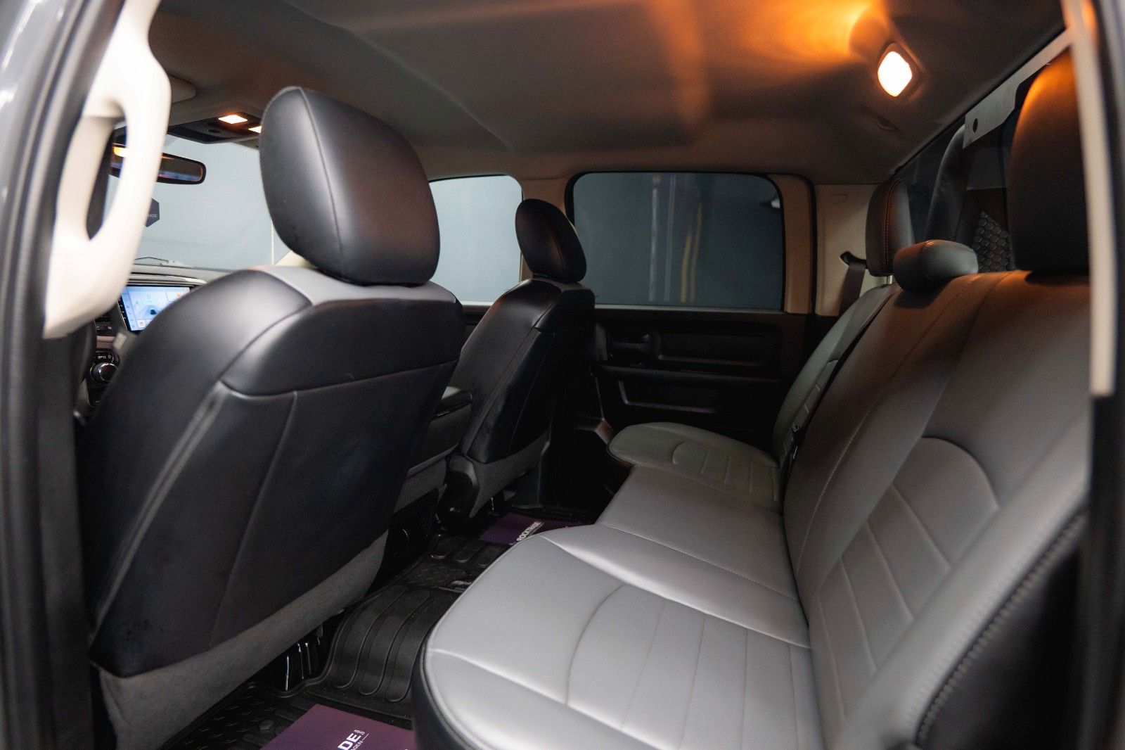 Fahrzeugabbildung Dodge RAM 5.7 V8 HEMI 4x4 OFFROAD Night-Paket LONGBED