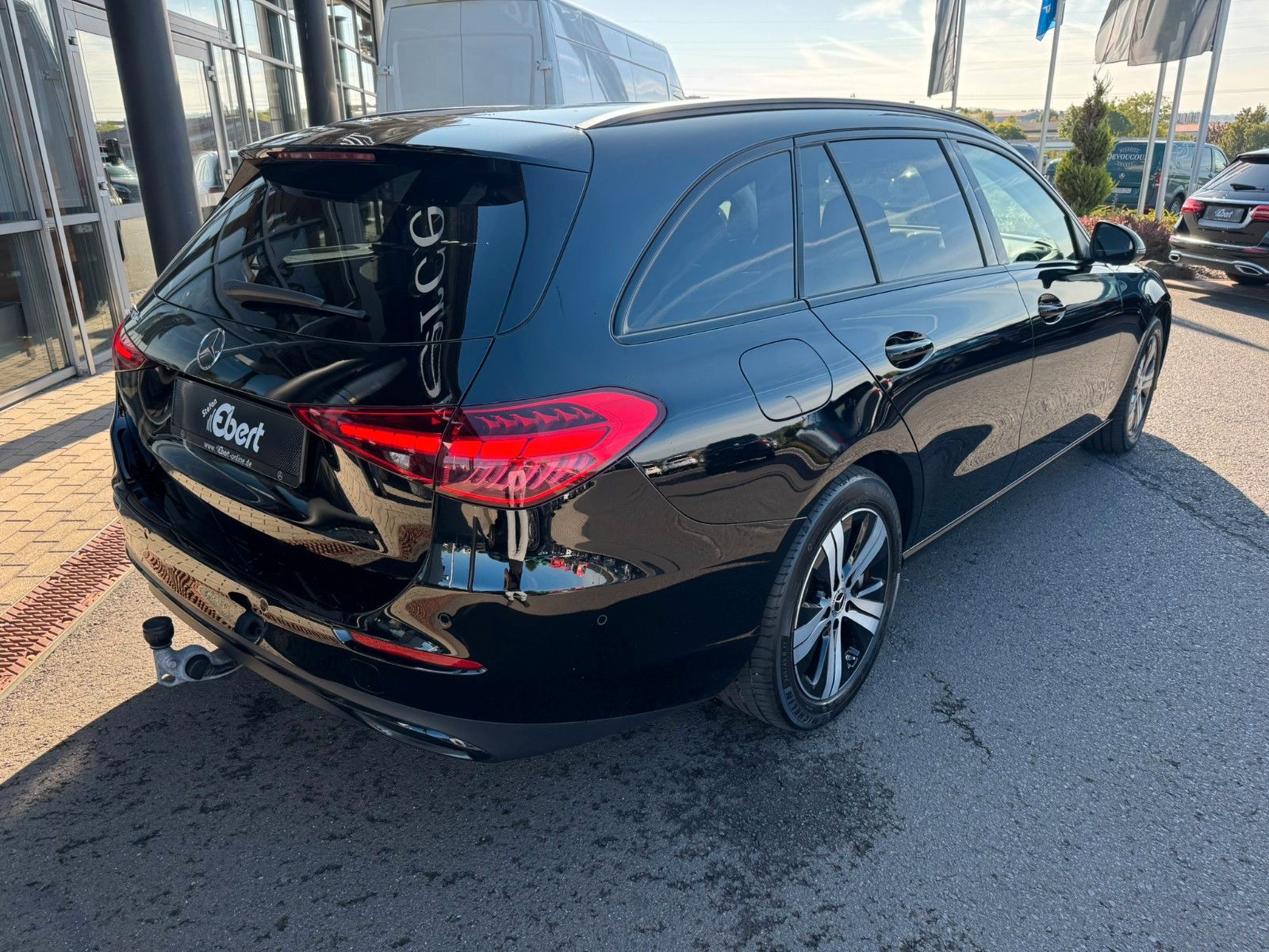 Fahrzeugabbildung Mercedes-Benz C 300e T Avantgarde AHK+Distr+Night+Ambiente+RFK
