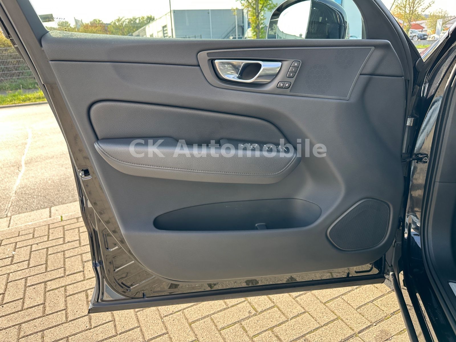 Fahrzeugabbildung Volvo XC60 B4 Inscription 2WD/Leder/Pano/LED/BLIS/360°