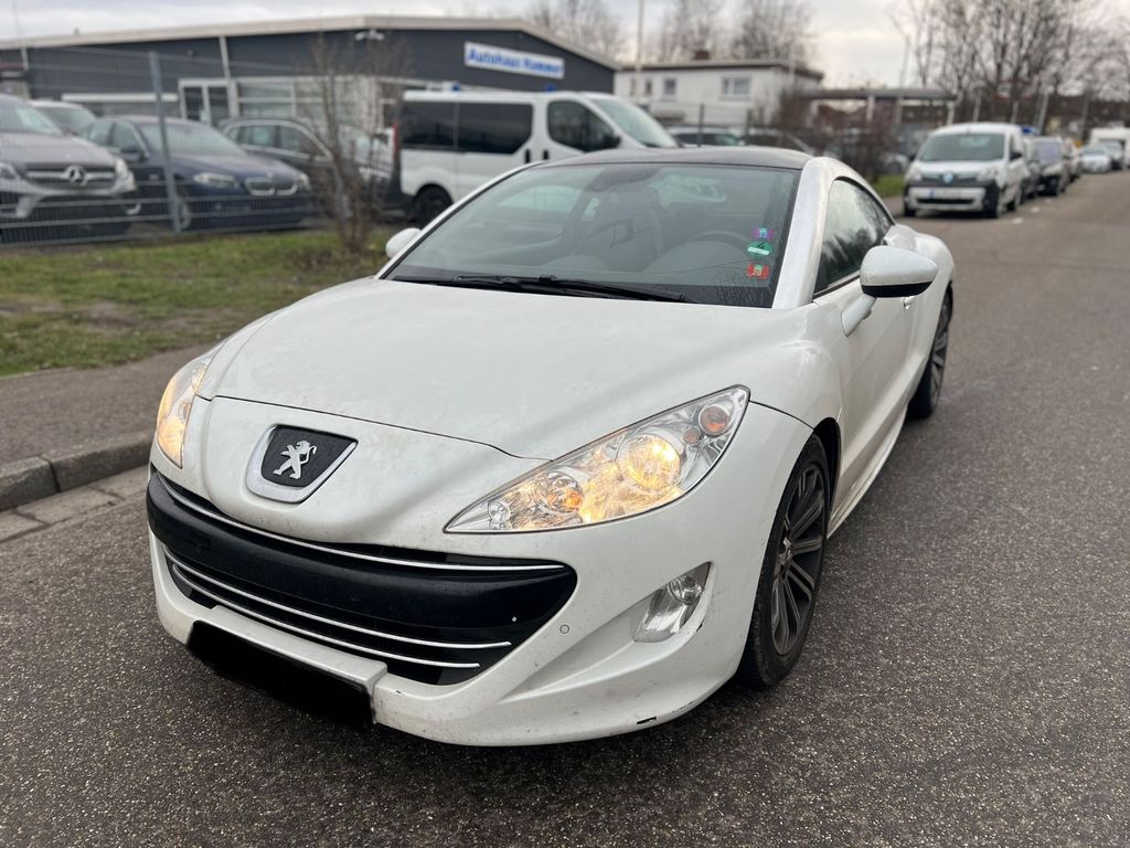 L'auto des voisins - Reynald transforme sa Peugeot RCZ en auditorium paré  d'Alcantara