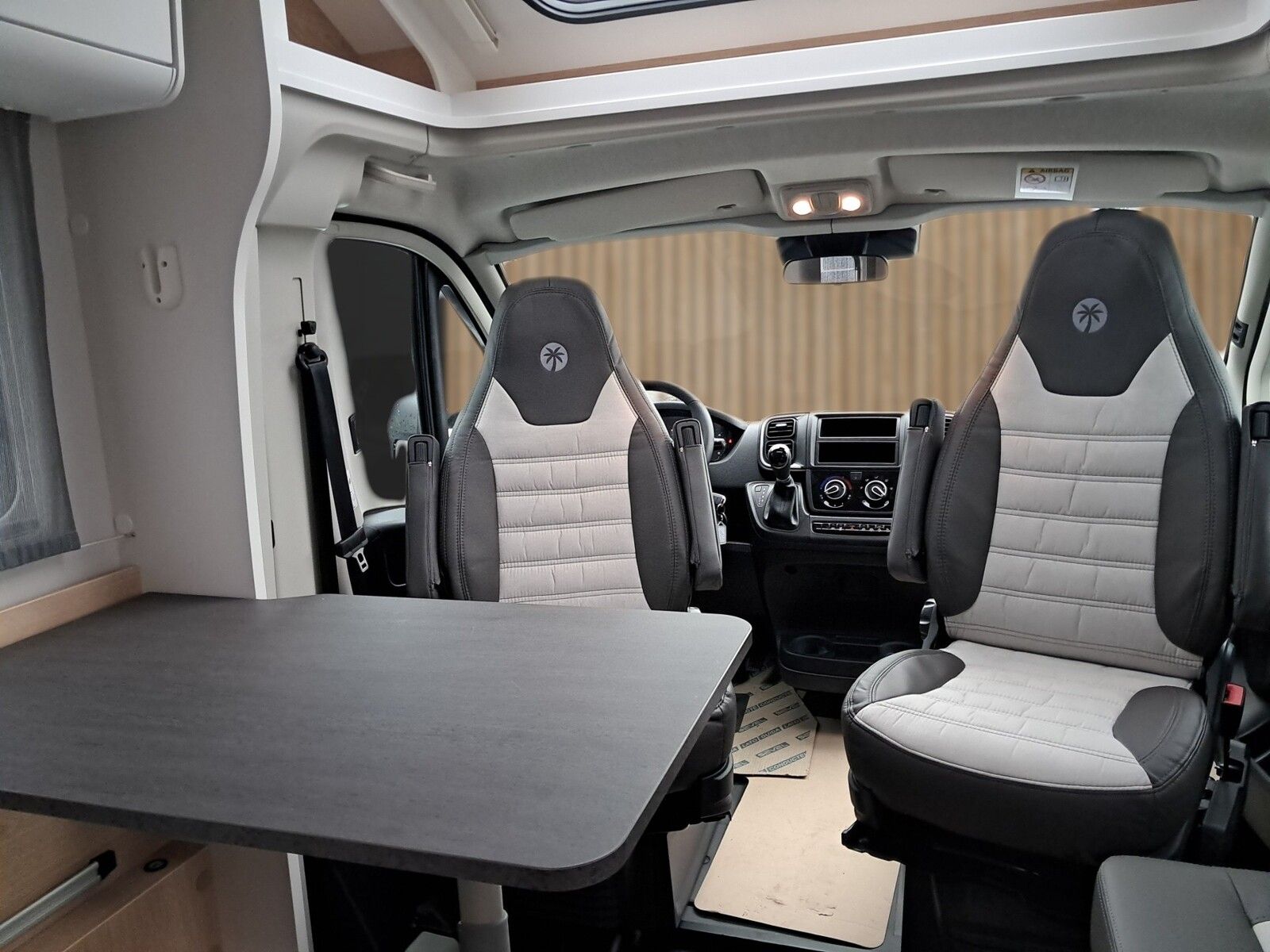 Fahrzeugabbildung Sunlight Adventure T 67 Automatik, Dörr Edition, TV