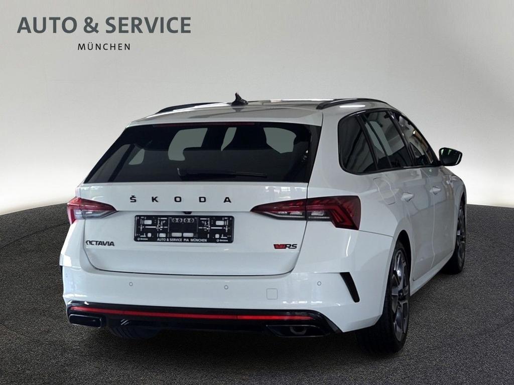 Skoda Octavia 2023 г. Белый, пробег 52600 км