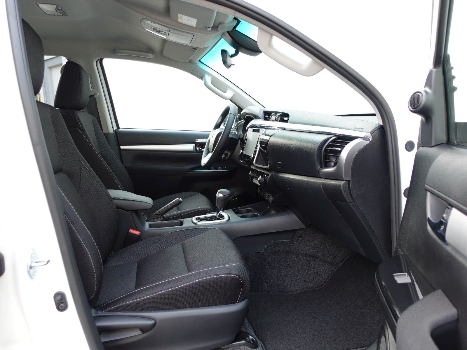 Fahrzeugabbildung Toyota Hilux Comfort Double Cab 2.8-l-D4D 4x4 AUTOMATIK
