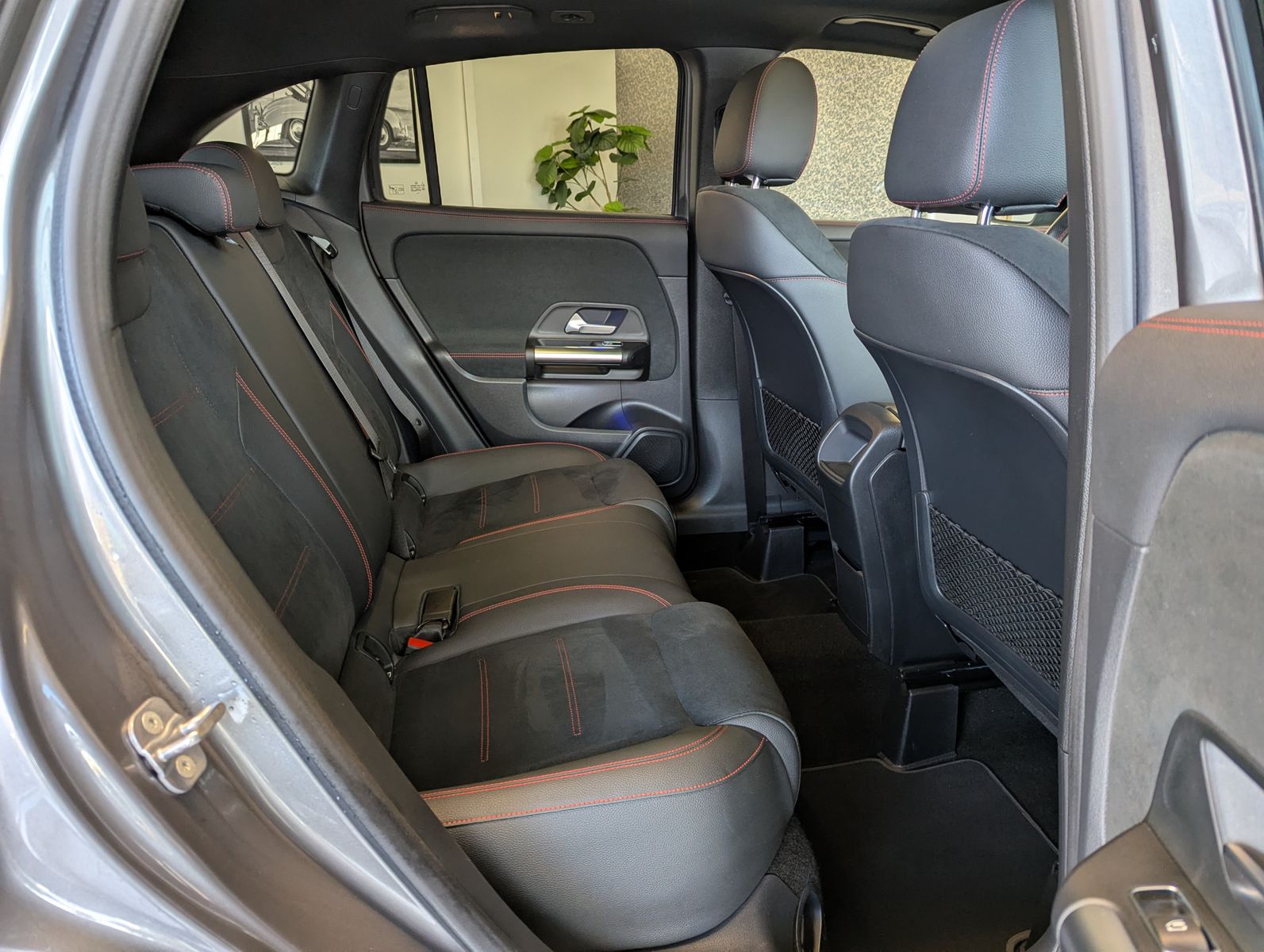 MERCEDES-BENZ GLA 200 AMG Multib. Distronic MBUX Pano AHK 360° - Image 16