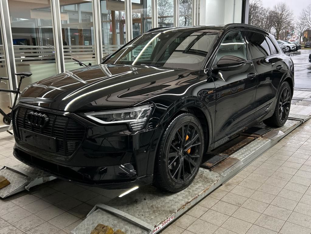AUDI E-tron 50 Quattro Advanced S-Line*BLACK*PANO*