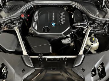 Fahrzeugabbildung BMW 520d Sport Line Kamera Alarm NaviProf HiFi 19"