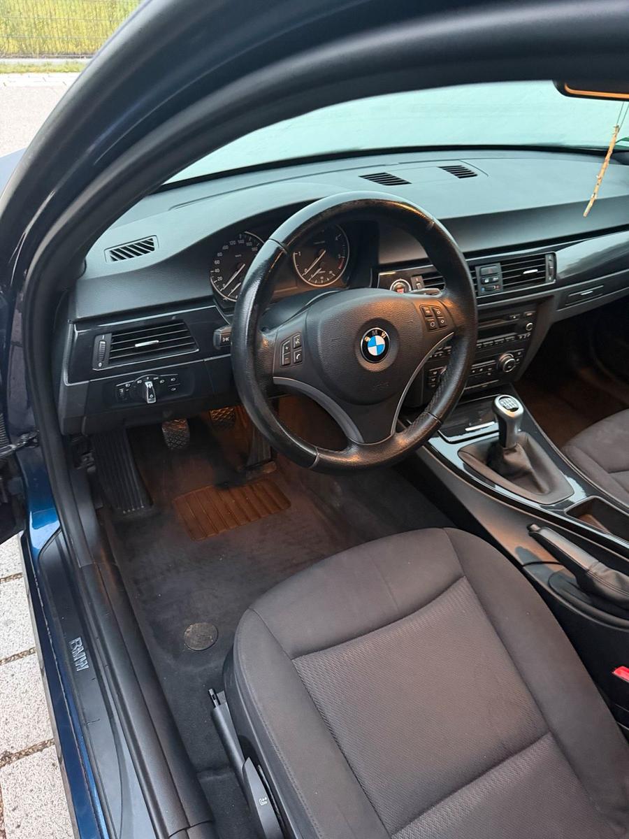 BMW 320 2011 — photo 8