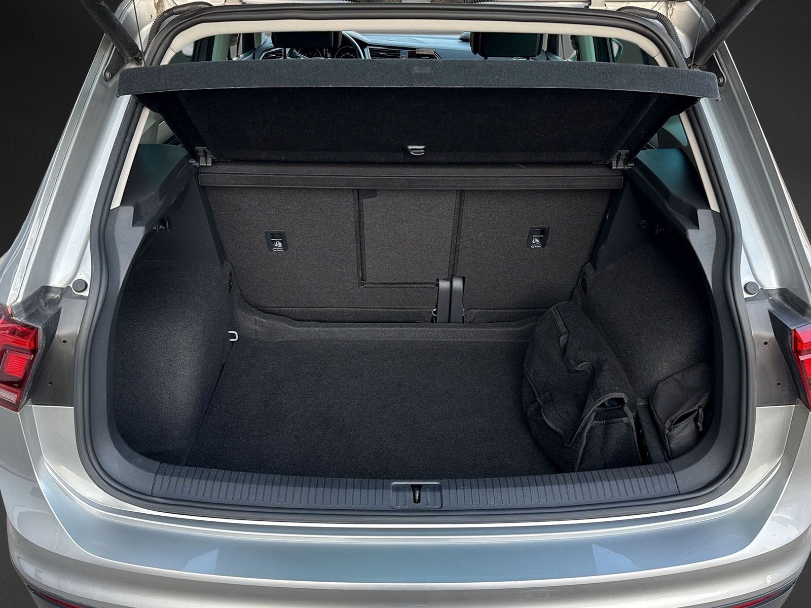 Fahrzeugabbildung Volkswagen Tiguan Comfortline *ACC*AHK*Carplay*Navi*DAB+
