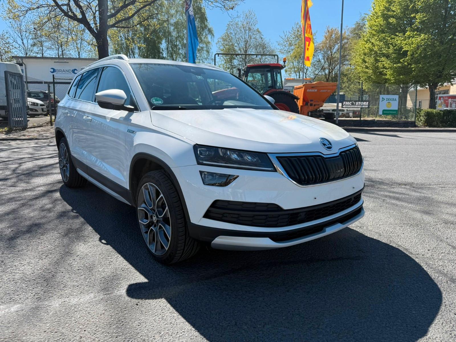 Skoda Karoq Scout 4x4*1Hand*8Fach*ServiceVoll*