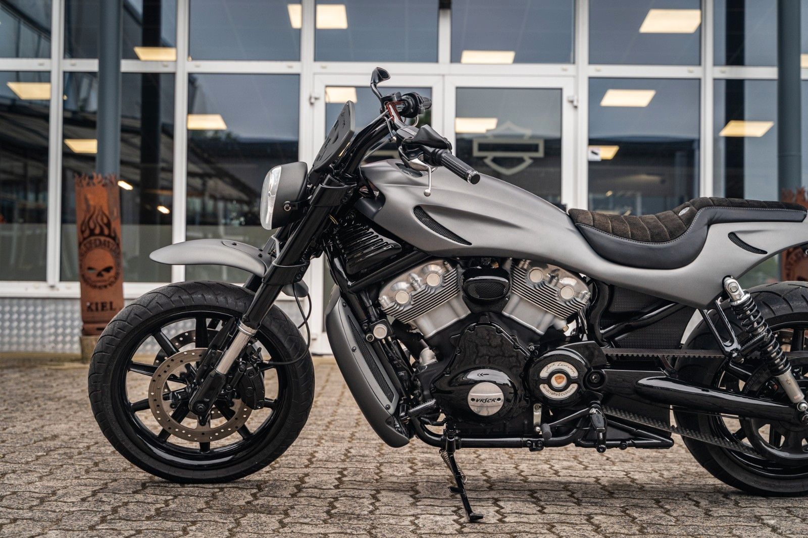 Fahrzeugabbildung Harley-Davidson VRSCR Street-Rod - Jack Lomaxx Custom Umbau