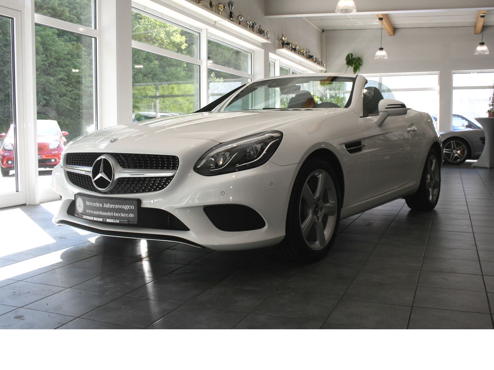 Fahrzeugabbildung Mercedes-Benz SLC 180 *Panorama-Dach*Totwinkel*Navi*LED*PTS