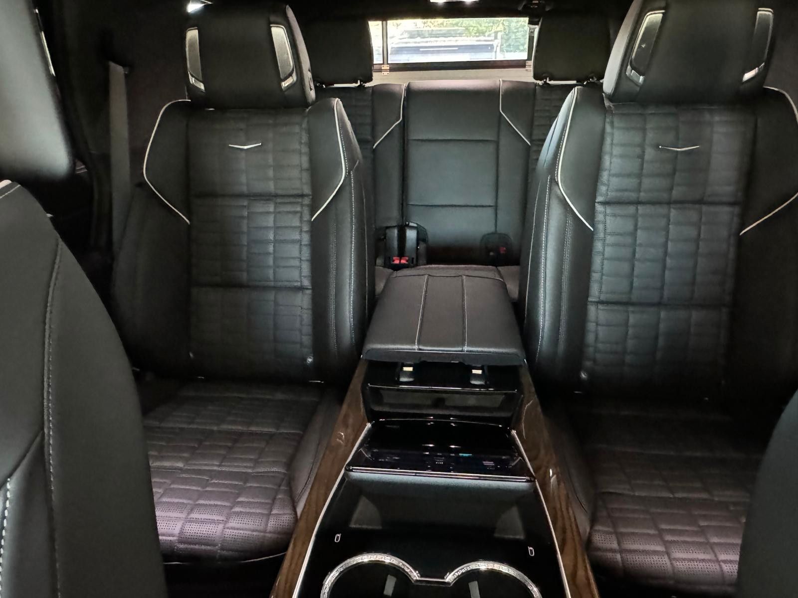 Fahrzeugabbildung Cadillac 2026 ESCALADE SPORT PLATINUM 6.2 V8-24"-ABV EXEC