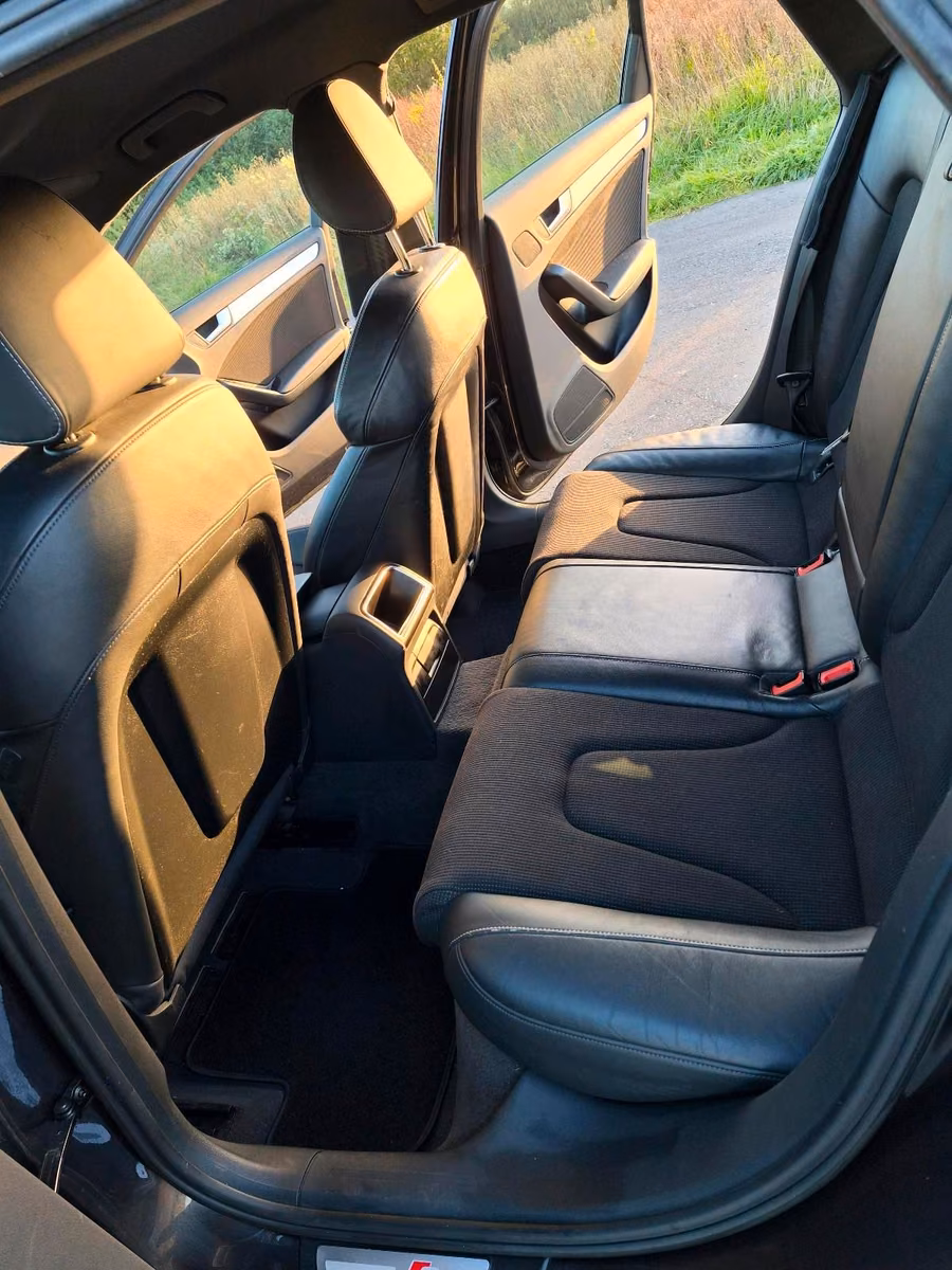 Audi A4 2010 — photo 12