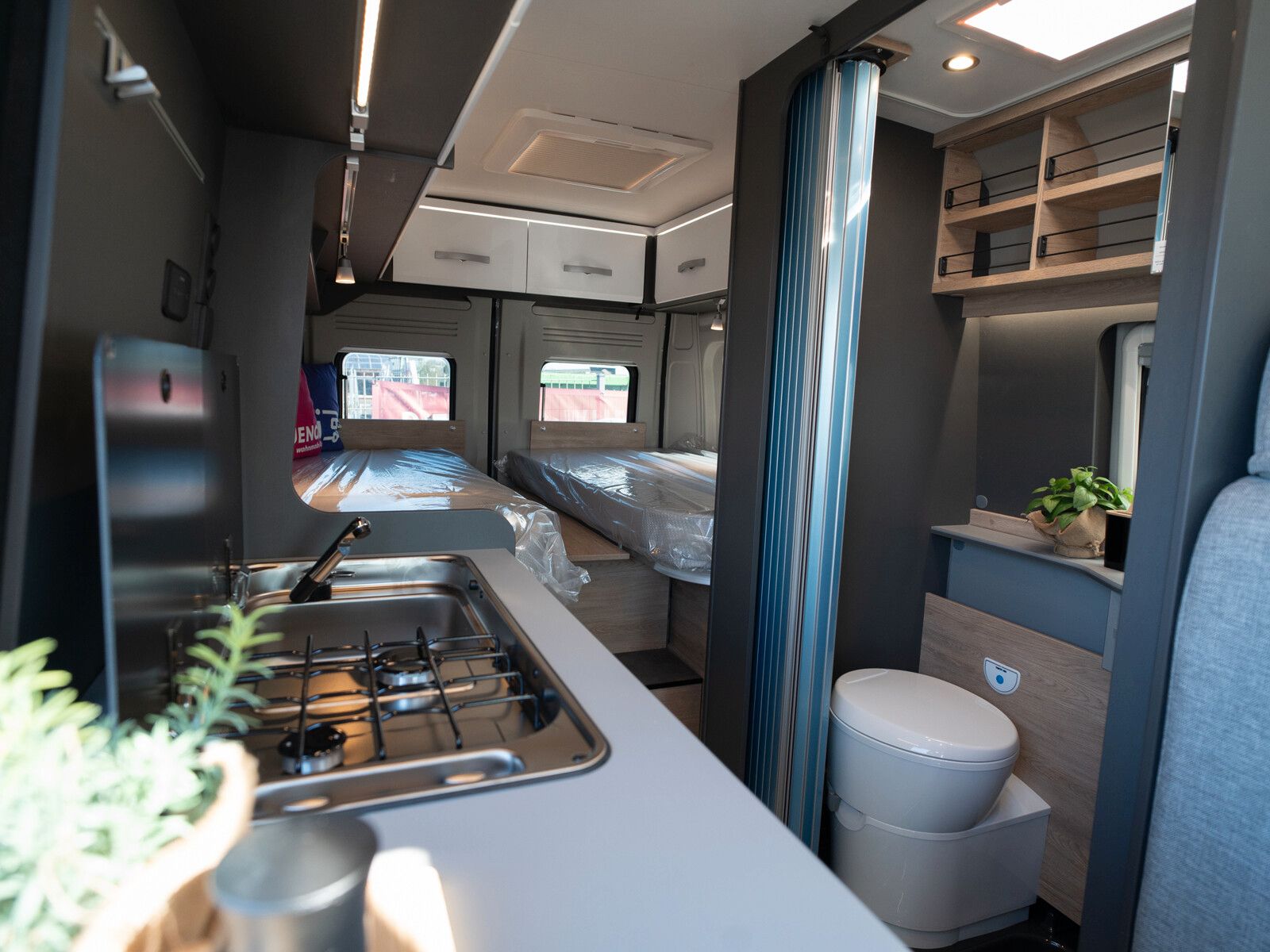 Fahrzeugabbildung Dethleffs Globetrail 640 EK Fiat Heckauszug/Rahmenfenster