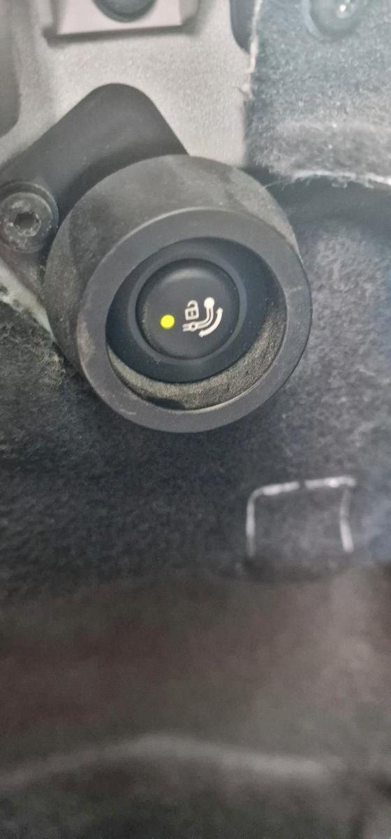 BMW 320 2010 — photo 15