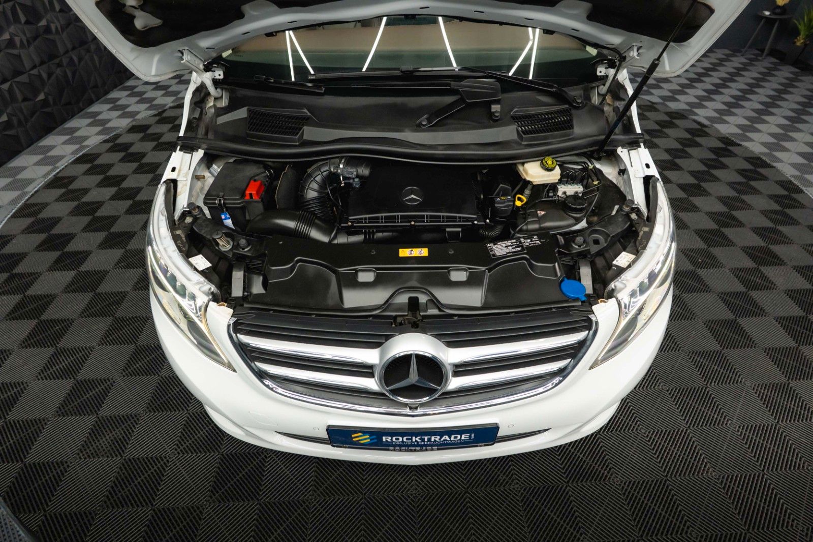 Fahrzeugabbildung Mercedes-Benz V 250 CDI AVANTGARDE EDITION 4MATIC | LED | 19%