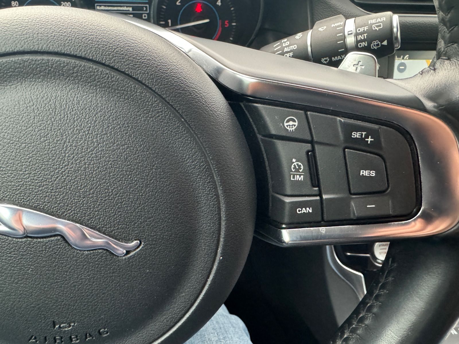 Fahrzeugabbildung Jaguar XF Sportbrake R-Sport AWD Leder+Navi+HUD+LED