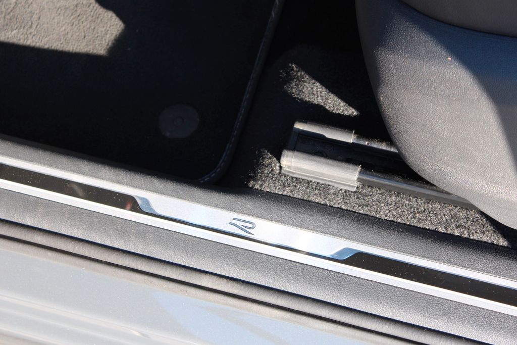 VW Tiguan R-Line 1.4 eHybrid NAVI SHZ LHZ KAMERA