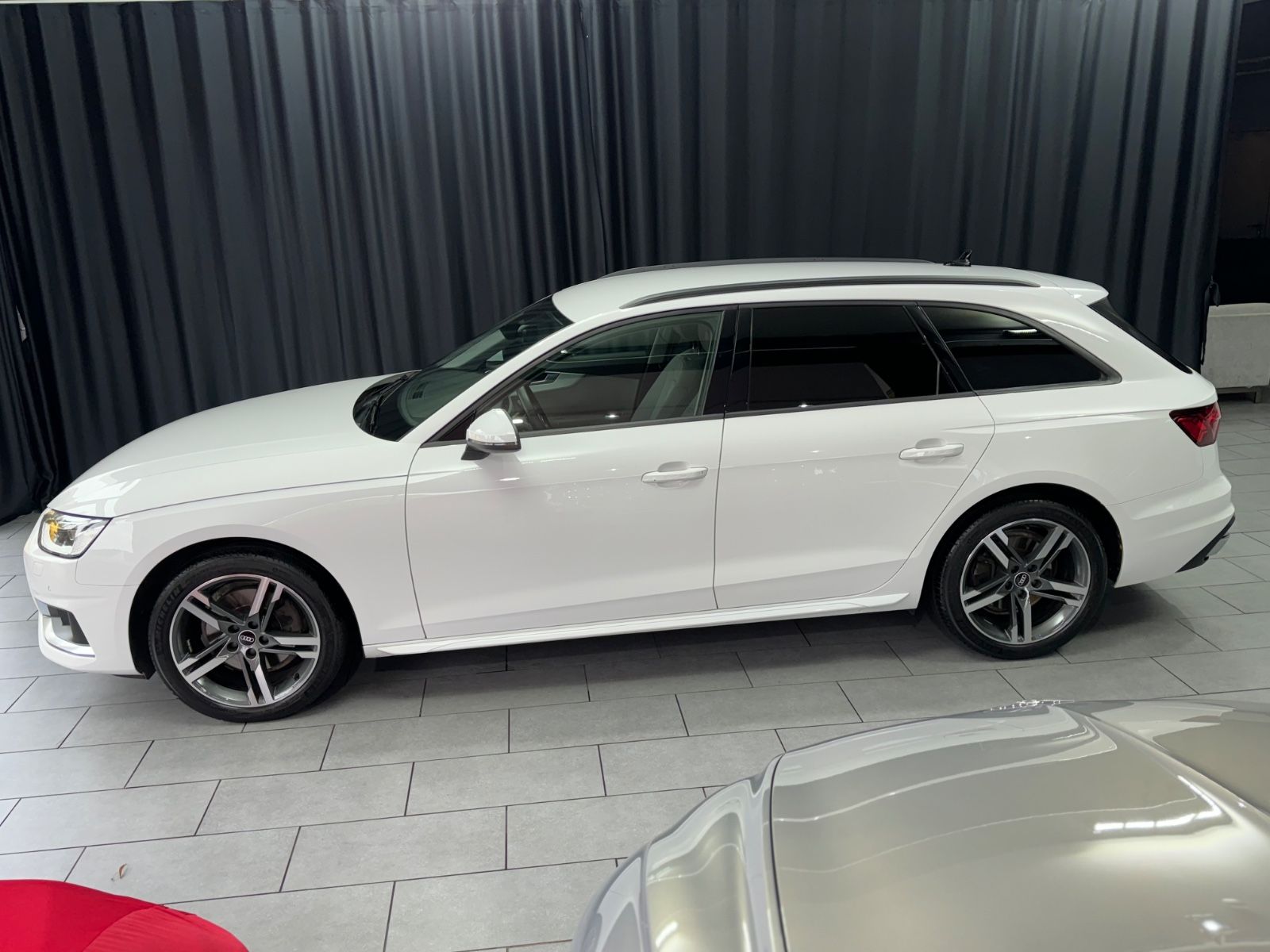 Fahrzeugabbildung Audi A4 Avant 35 TDI advanced*S-TRONIC*NAVI*MATRIX*