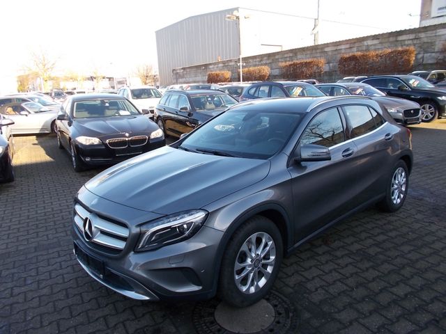 Mercedes-Benz GLA 200, BiXenon, Park Assistent, zus. Alu WR