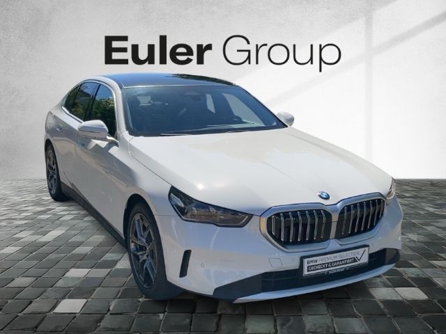BMW 520 iA Limo AHK 19''SR Pano adLED HiFi Kamera Ko foto 5